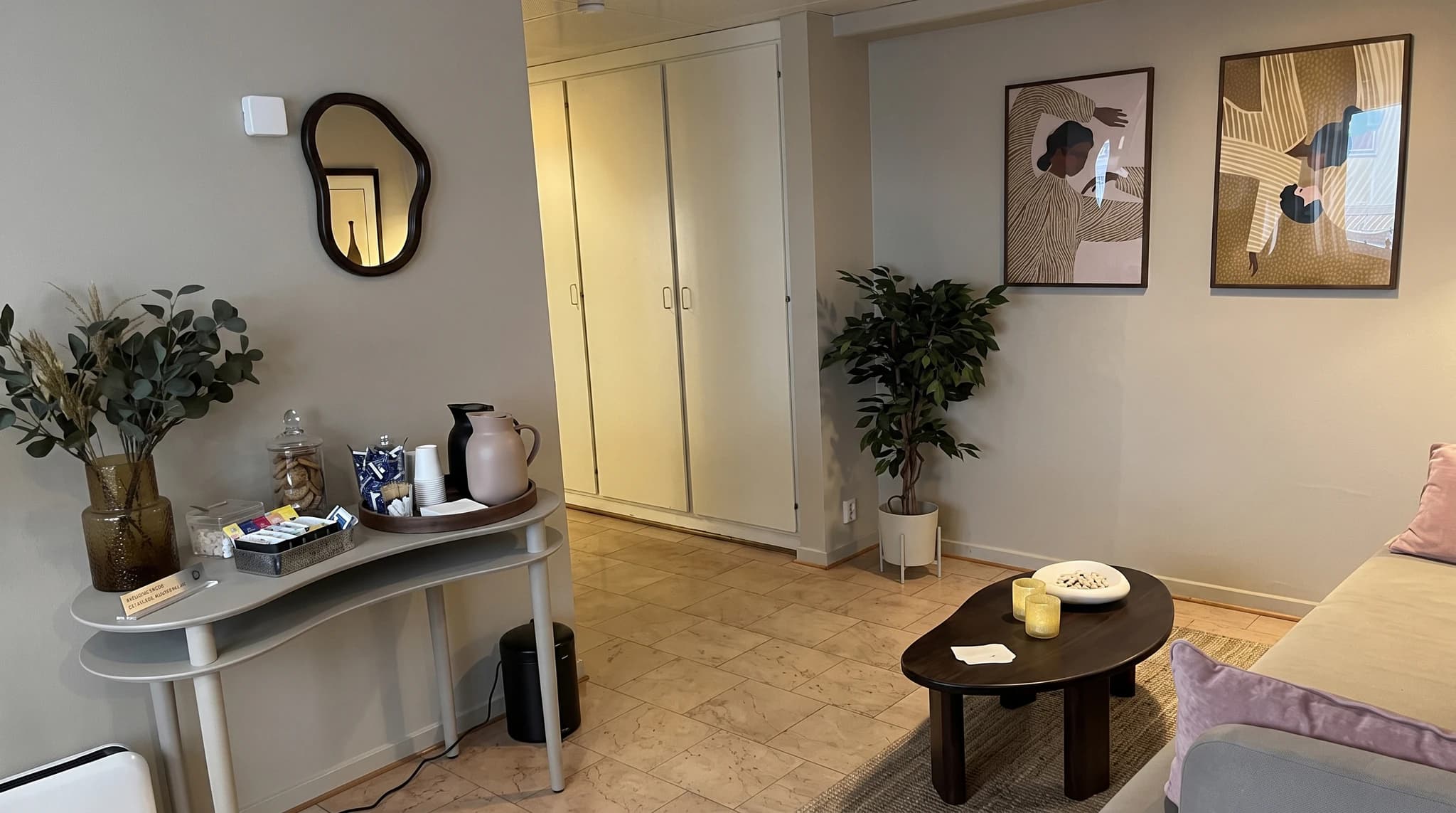 Väntrummet hos Akleja Kvinnoklinik Malmö