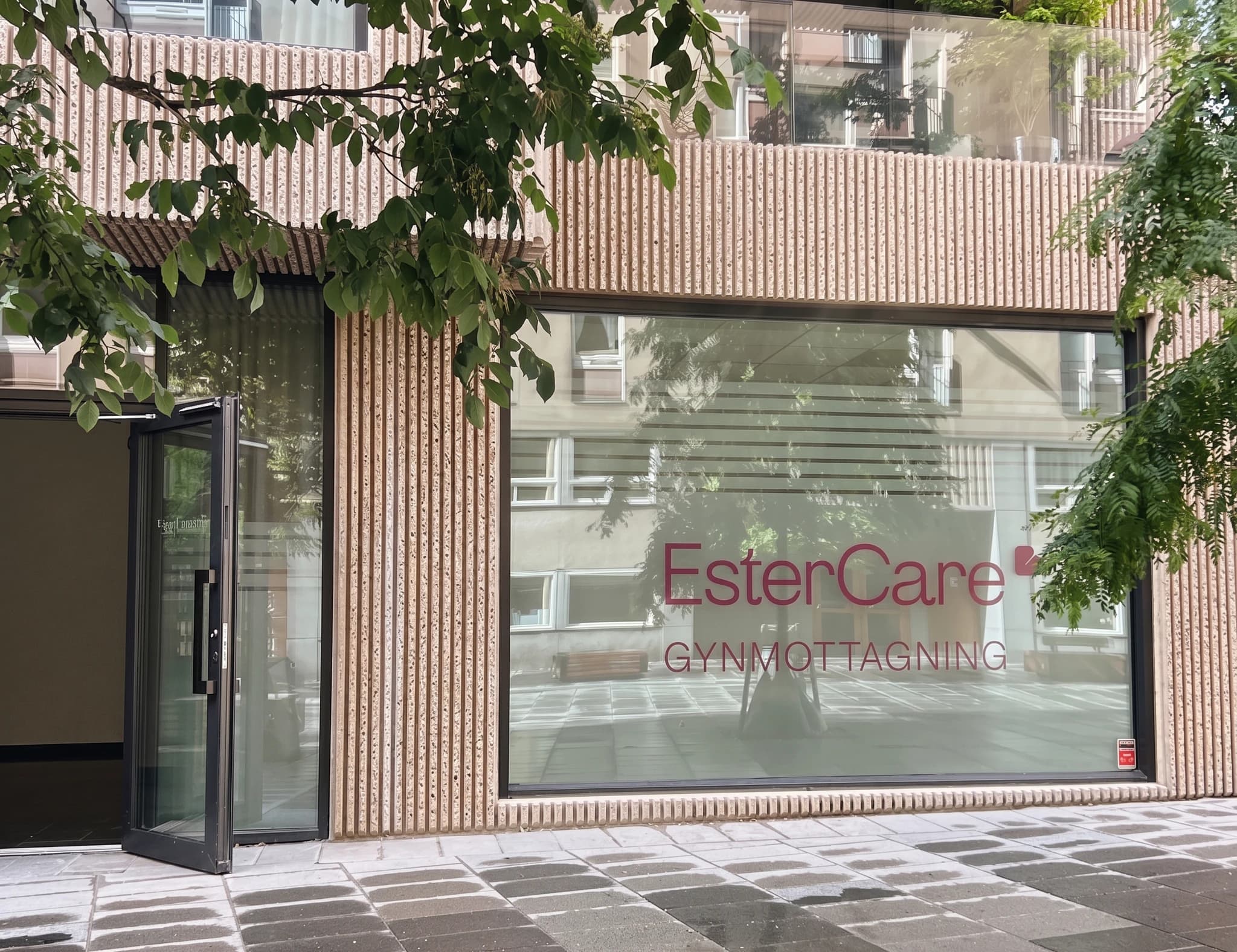 Entrén hos EsterCare Gynmottagning, Vasastaden