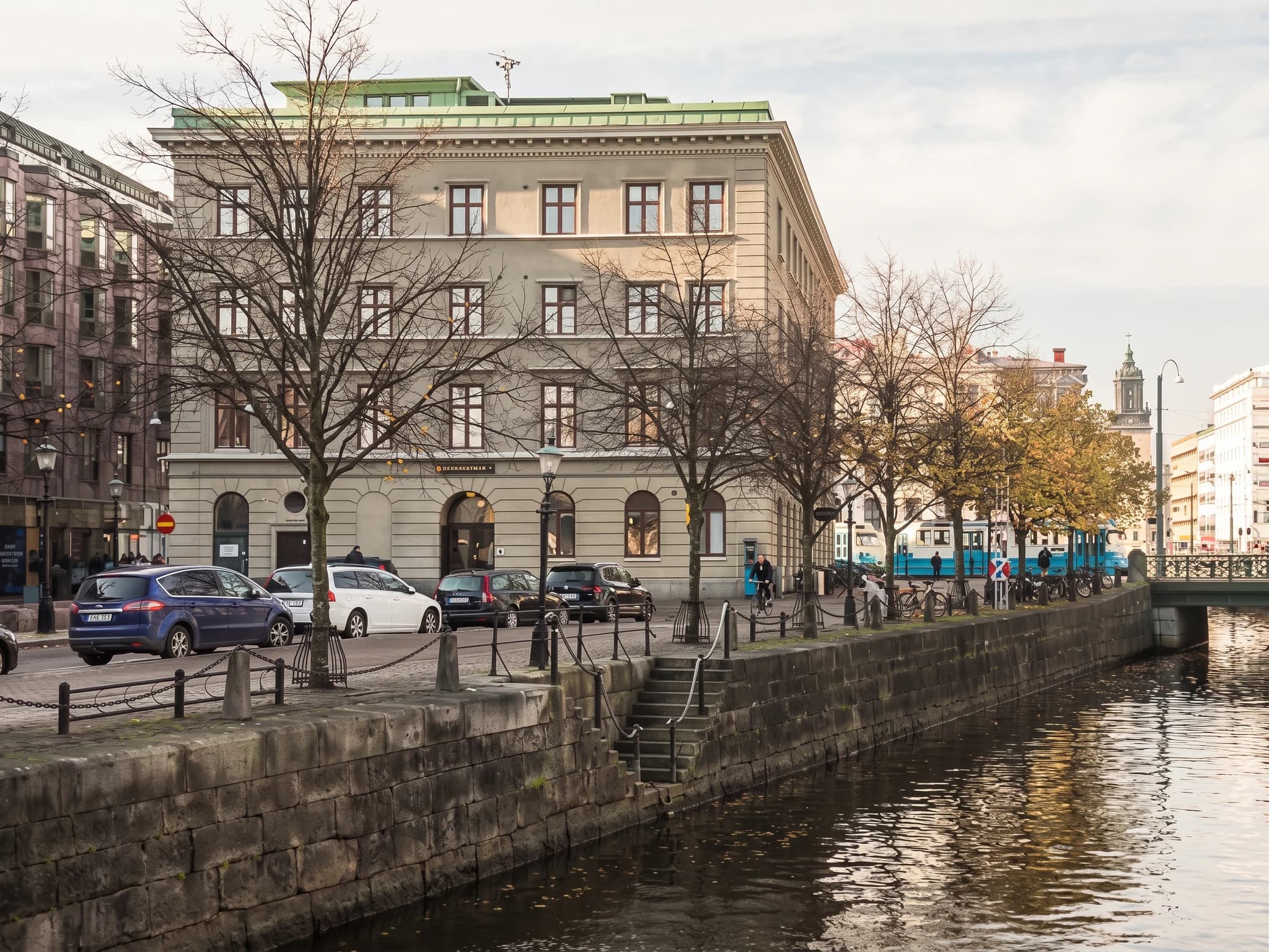 Entrén hos GHM Göteborgs Hudläkarmottagning