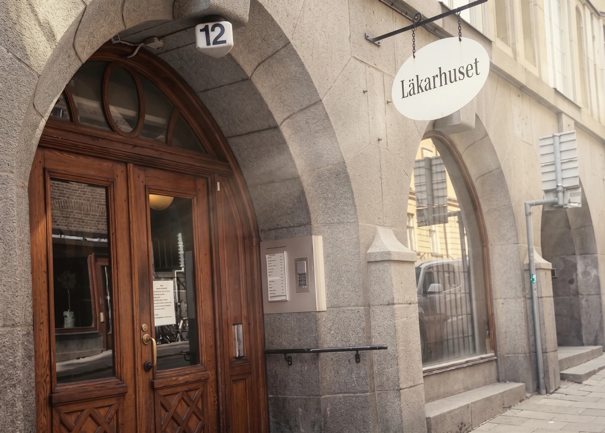 Entrén hos Hudläkargruppen Stockholm