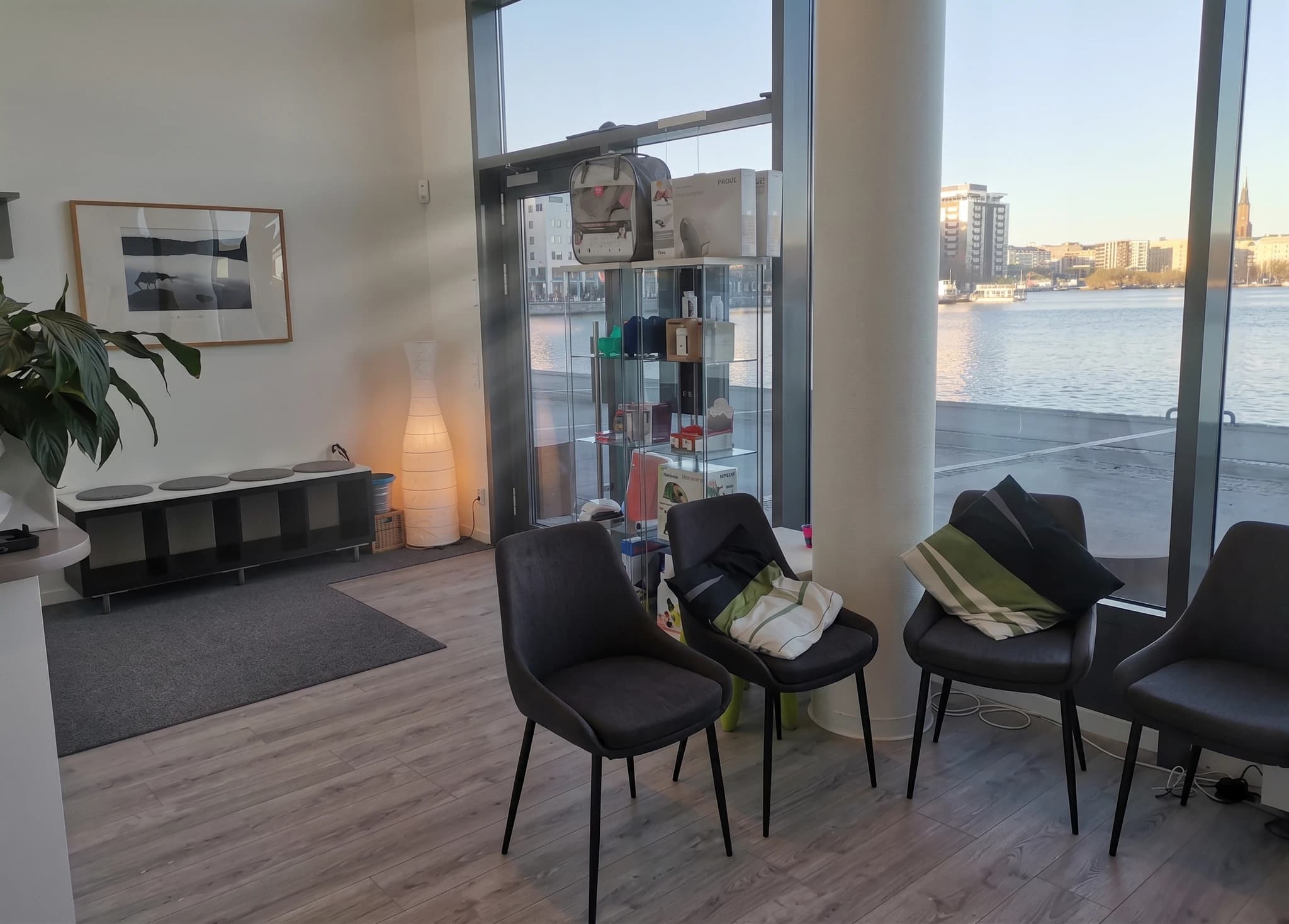 Väntrummet hos Kirokliniken - Liljeholmens Kiropraktorklinik