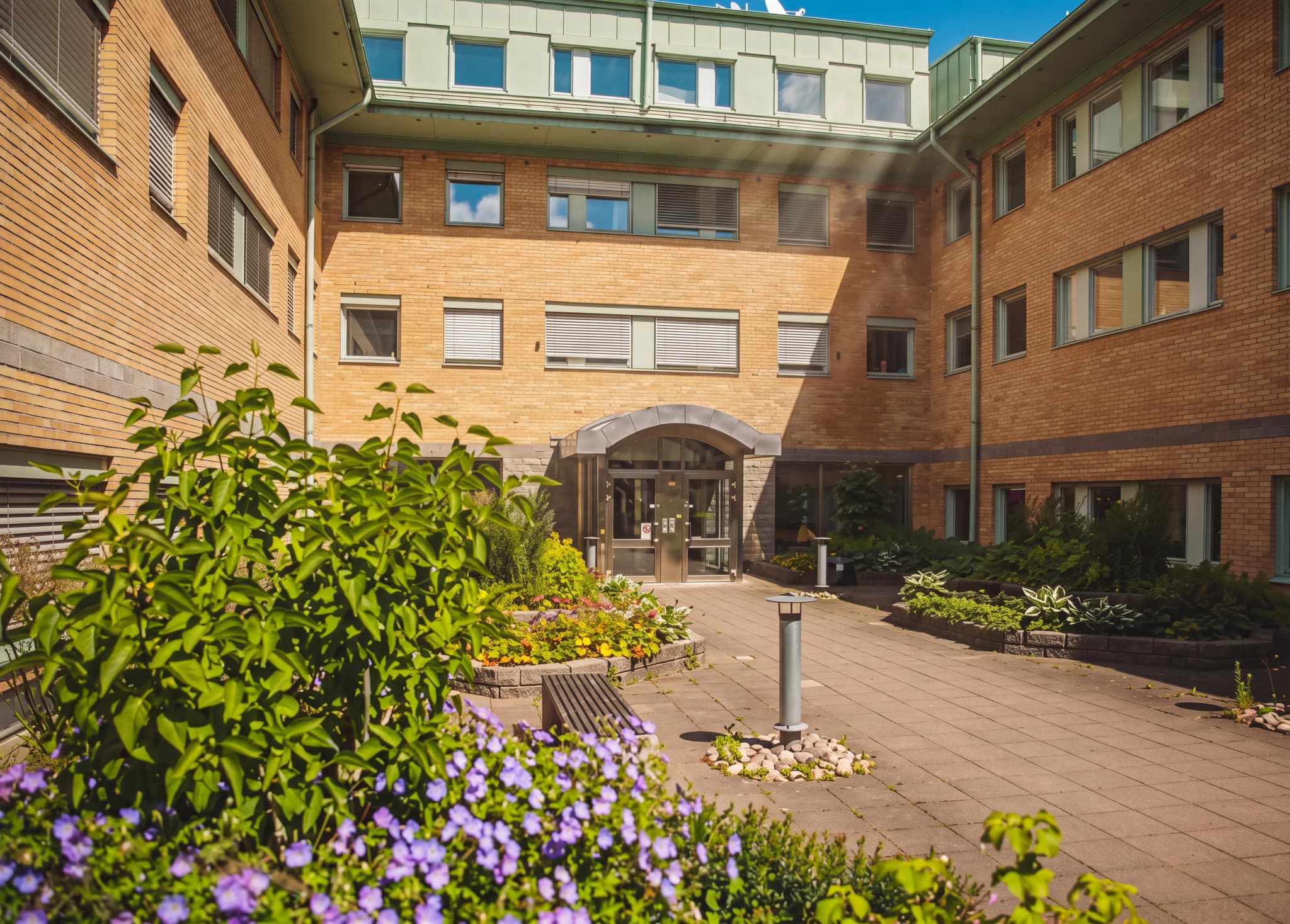 Entrén hos Mama Mia Solna Barnmorskemottagning och BVC