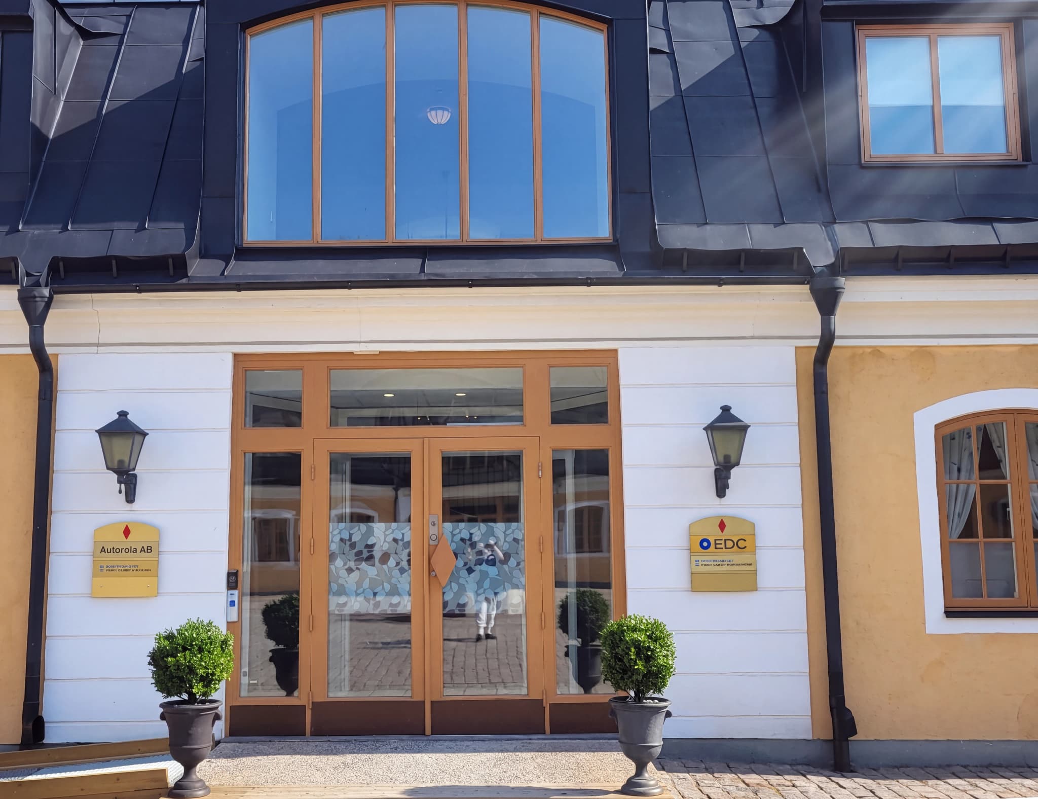 Entrén hos Praktikertjänst Stora Wäsby Vårdcentral, Upplands Väsby