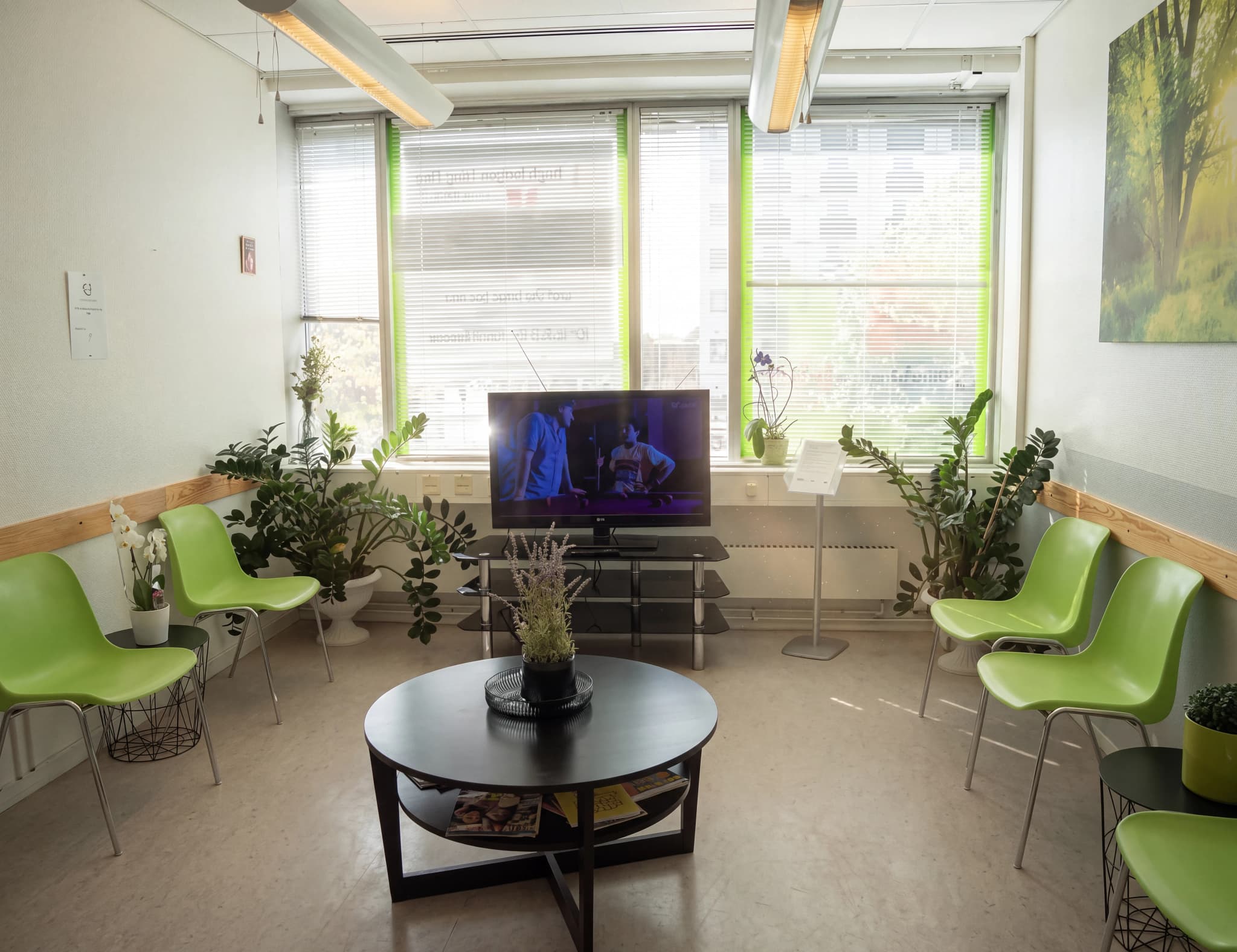 Väntrummet hos Tandkliniken Nära Dig i Vårberg