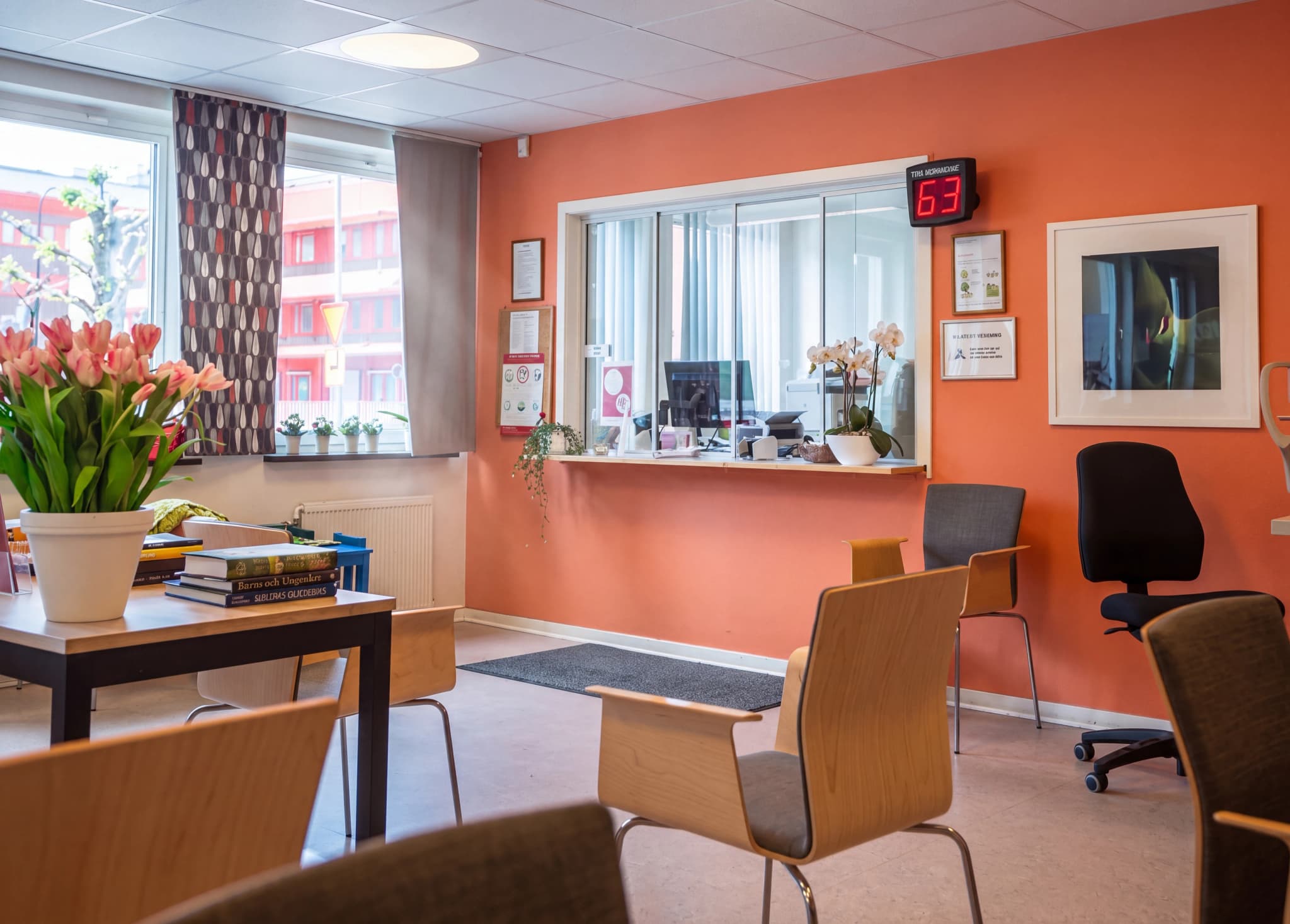 Väntrummet hos Vällingby Ögonklinik