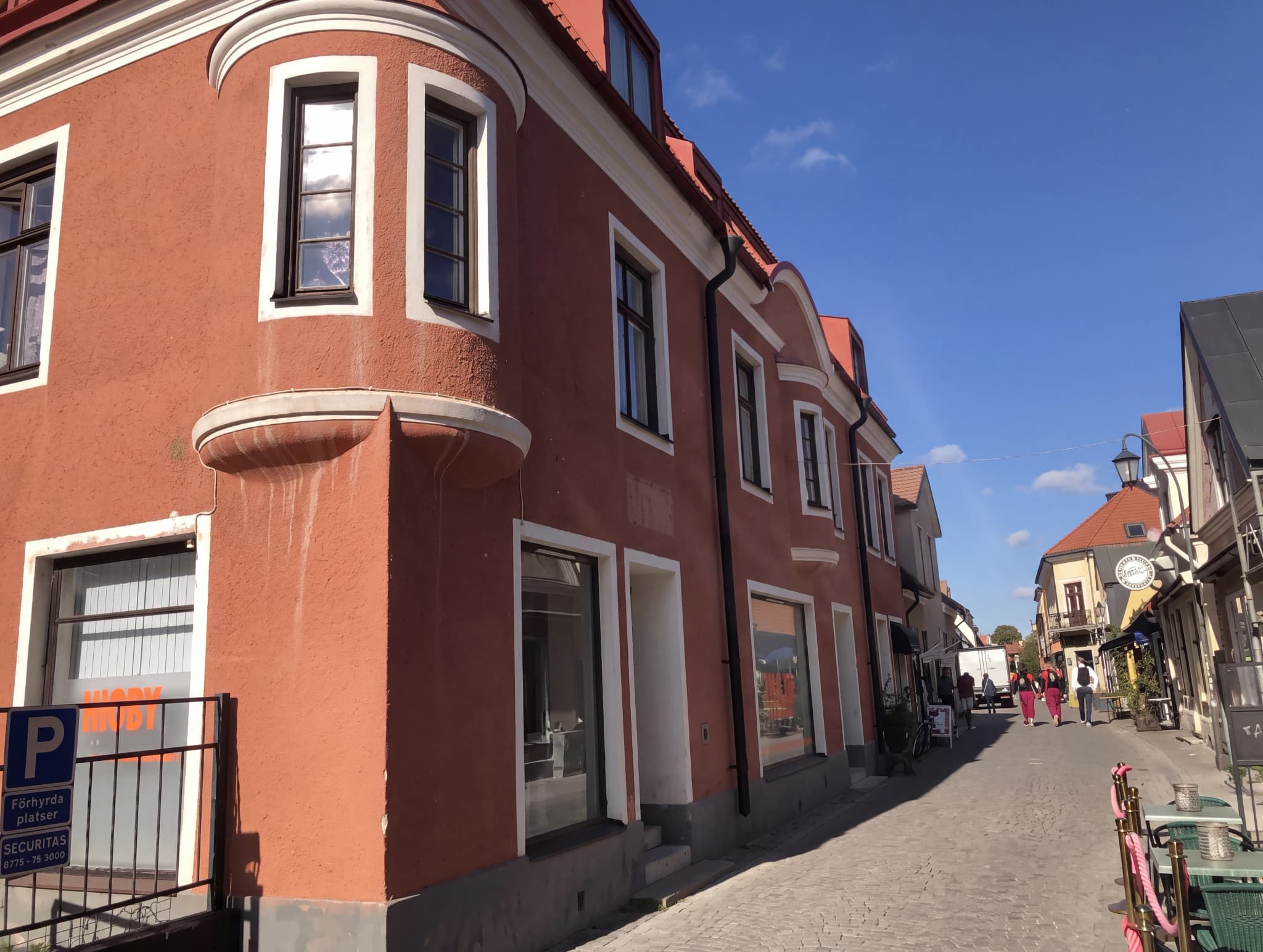 Mitt på Adelsgatan